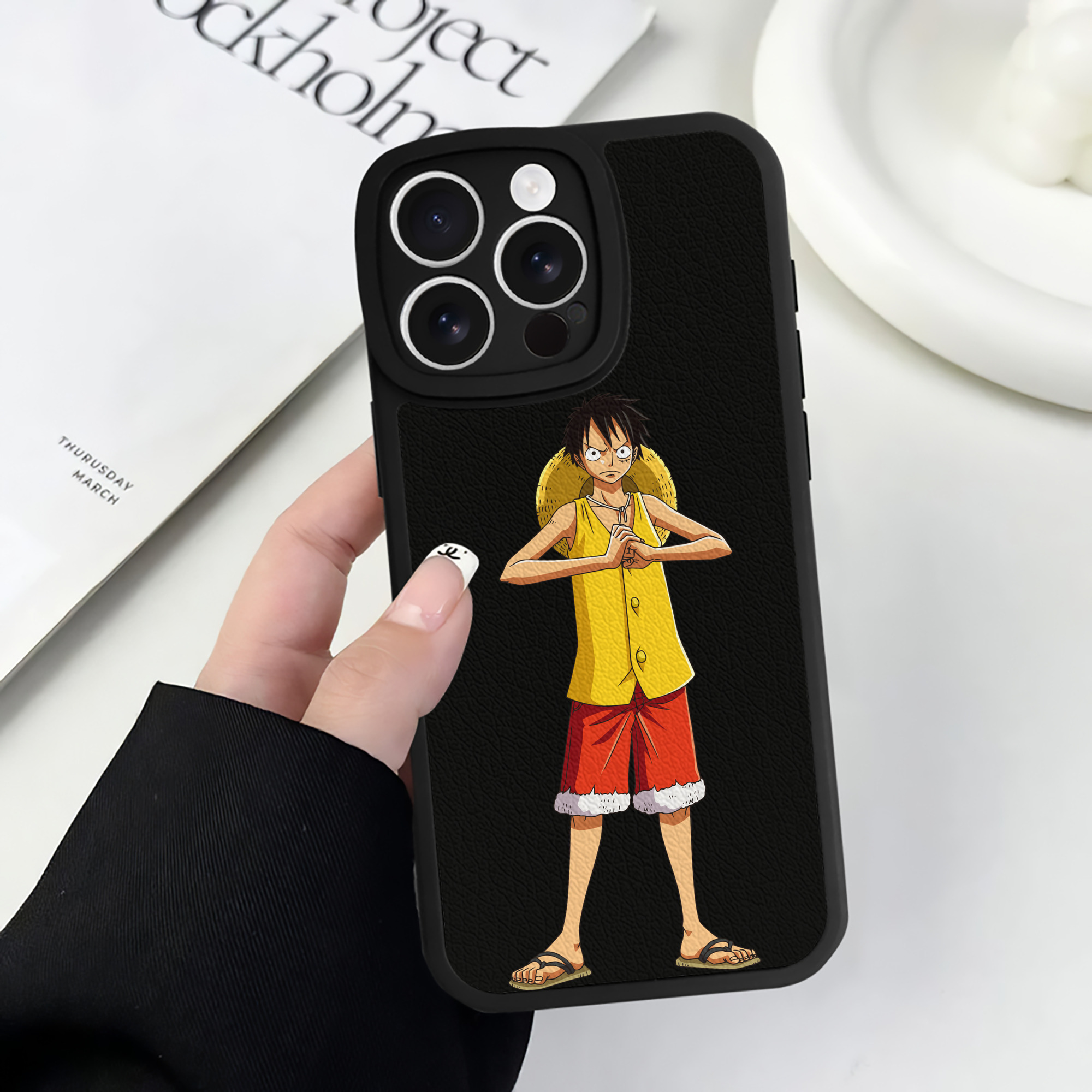 （画像用） ワンピース モンキー・D・ルフィ ONE PIECE Monkey D. Luffy 【iPhone 16シリーズ対応】シリコンスマホケース（レザー調） 材質：シリコン